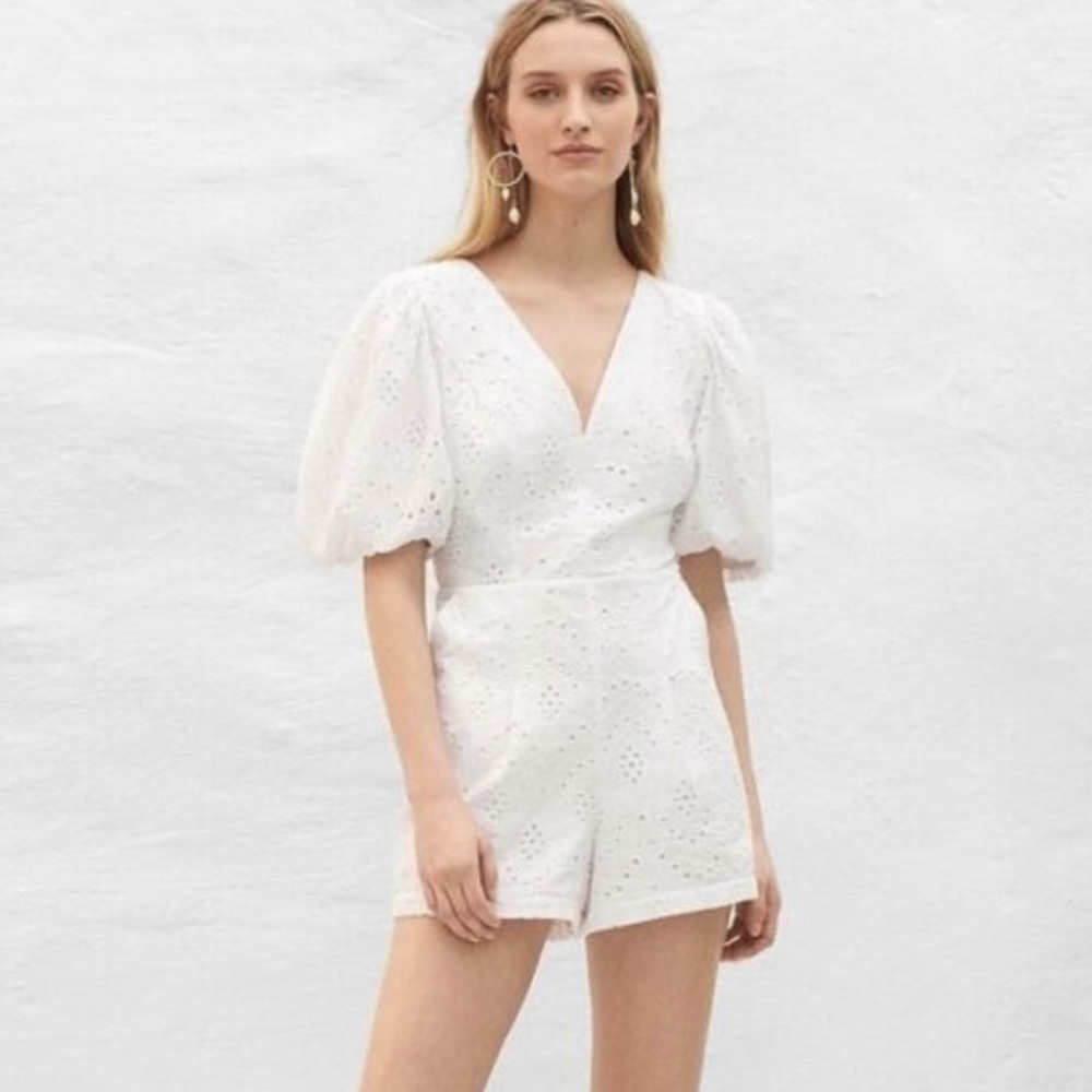 Express Eyelet Romper In White - Picture 2 of 5